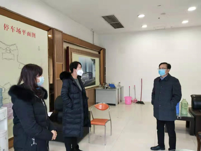 【心系值班·情關防疫】信陽華信投資集團黨委書記、董事長萬漢華檢查集團公司防疫防控工作