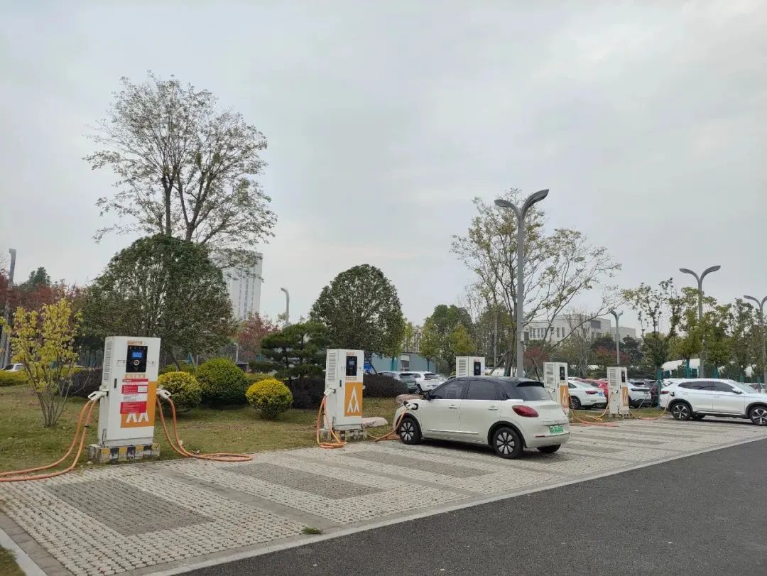 11月新能源公司智能充電站充電服務(wù)價(jià)目表
